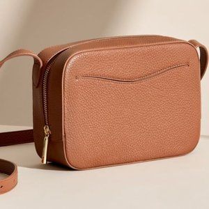 Cuyana camera brown in brown